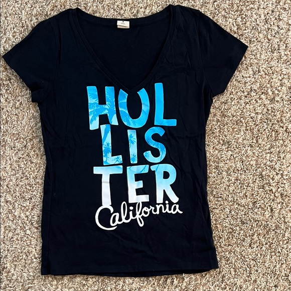 Hollister Women's Black Tee with Blue and White Graphic - Picture 1 of 4